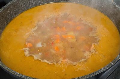 Redondo de ternera en salsa de verduras con patatas al horno