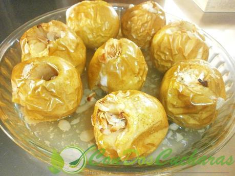 Manzanas asadas con almendras