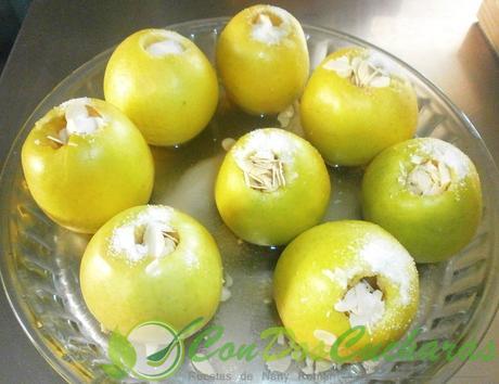 Manzanas asadas con almendras