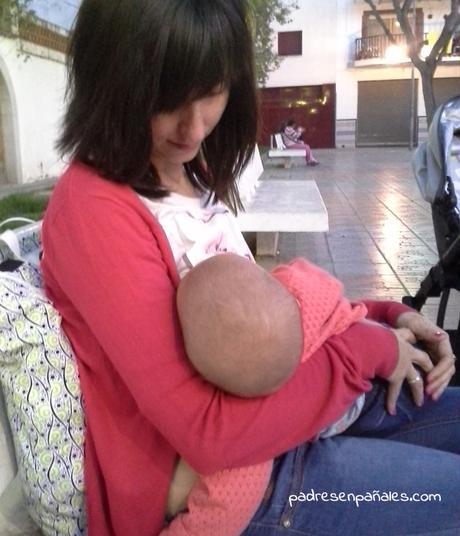 11 motivos para darle pecho a tu bebe dar-el-pecho-fuera-de-casa