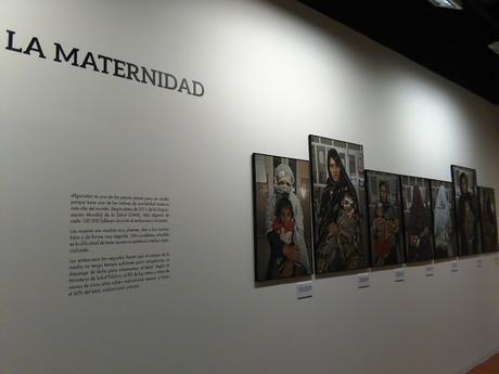 CENTRO DE HISTORIAS. COMO PEZ EN EL AGUA DE ROSA BALAGUER - MUJERES. AFGANISTAN DE GERVASIO SÁNCHEZ Y MÓNICA BERNABÉ - TRAGAR TIERRA, BEBER HIERBA DE J.A.ANDRÉS LACASTA