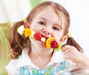 LOS NIÑOS Y LAS FRUTAS