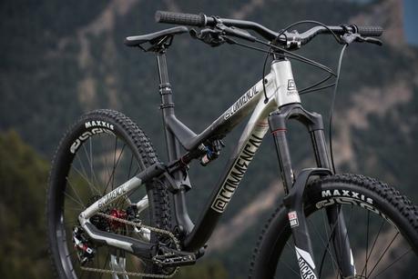 Commencal presenta dos nuevas ediciones limitadas de la Meta AM V4: Ride Black y Race Brushed
