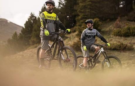 Commencal presenta dos nuevas ediciones limitadas de la Meta AM V4: Ride Black y Race Brushed Commencal presenta dos nuevas ediciones limitadas de la Meta AM V4: Ride Black y Race Brushed