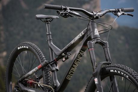 Commencal presenta dos nuevas ediciones limitadas de la Meta AM V4: Ride Black y Race Brushed