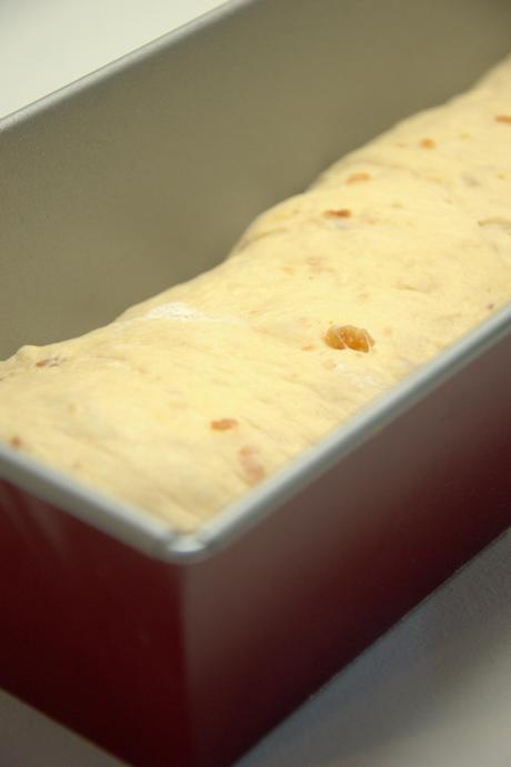 Pan dispuesto en el molde listo para el 2º fermentado.