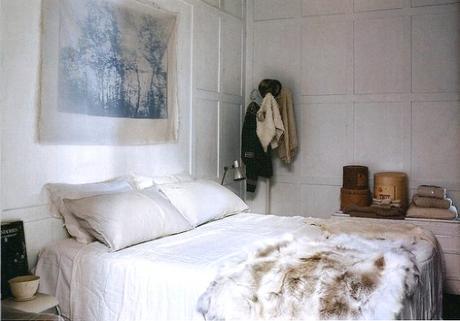 Pintar muebles para darles otro aspecto dormitorio con molduras y friso