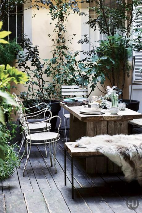 Pintar muebles para darles otro aspecto Terraza con sillas oxidadas