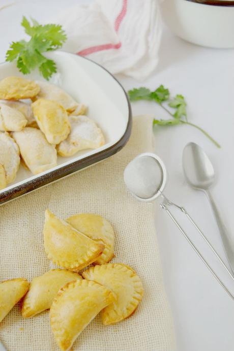 Mini empanadas de pollo con un toque peruano diferente