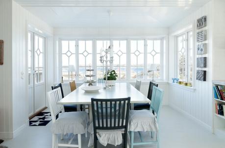 suelo blanco Estilo nórdico marítimo estilo escandinavo decoración en blanco decoración comedores decoración cocinas cocinas nórdicas modernas cocinas abiertas blog decoración nórdica 