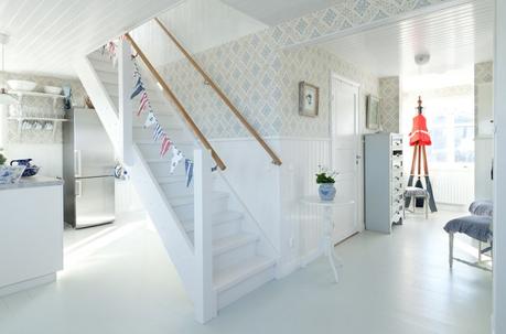 suelo blanco Estilo nórdico marítimo estilo escandinavo decoración en blanco decoración comedores decoración cocinas cocinas nórdicas modernas cocinas abiertas blog decoración nórdica 