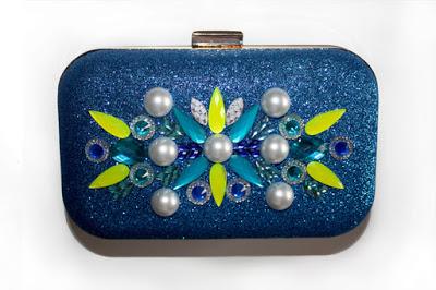 Clutch Garabatea pedreria azul electrico boda amarillo fluor