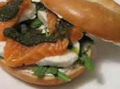 Bagel salmón pesto