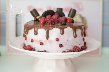 DRIP CAKE FRUTOS DEL BOSQUE