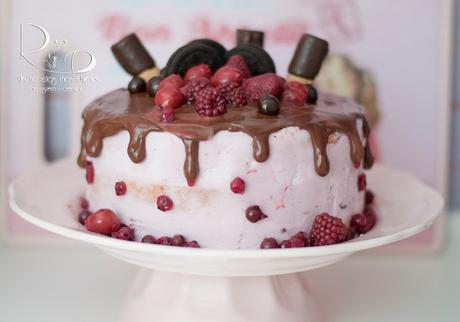 DRIP CAKE FRUTOS DEL BOSQUE