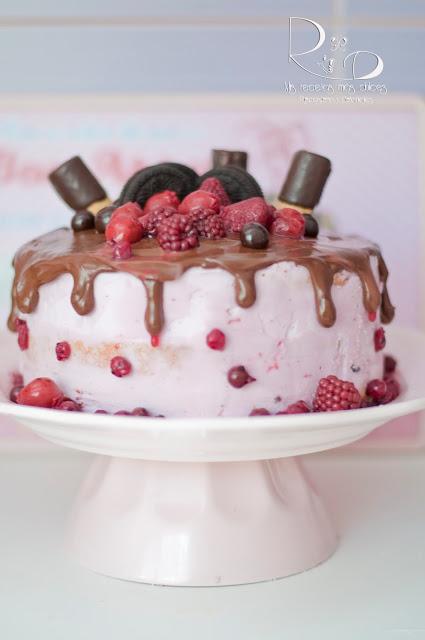 DRIP CAKE FRUTOS DEL BOSQUE