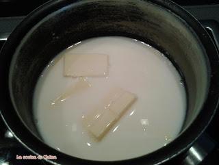 Vasitos de chocolate blanco y fresas