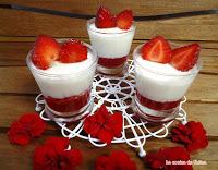 Vasitos de chocolate blanco y fresas