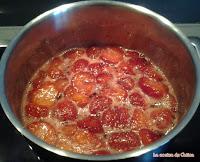 Vasitos de chocolate blanco y fresas