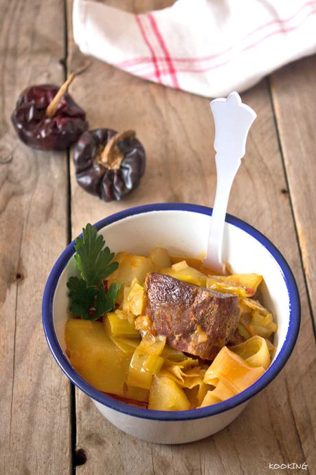 Patatas guisadas con costilla adobada