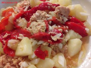 ENSALADA TEMPLADA DE PATATAS CON PIMIENTOS ASADOS Y ATUN