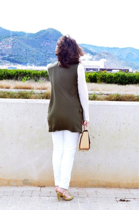 Blanco y caqui_Outfit_Mivestidoazul (4)