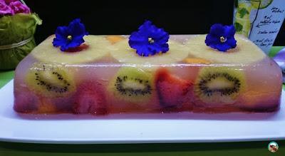 Pastel de gelatina con frutas