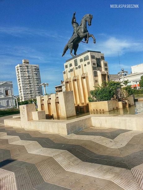 Fotorreportaje: La Plaza San Martin de Azul