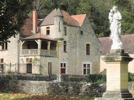 Por la Gascuña de d’Artagnan Nuestra Señora de los Campos, y palacete al fondo