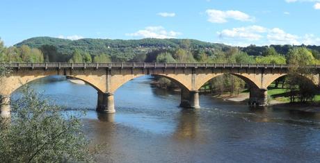 Por la Gascuña de d’Artagnan Puente sobre el sinuoso Vézière