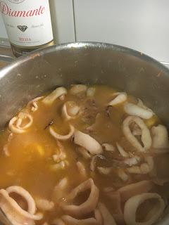 Calamares Con Salsa De Cebolla Y Vino