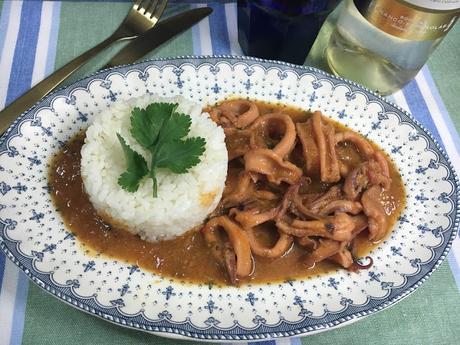 Calamares Con Salsa De Cebolla Y Vino