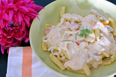 Pasta con salsa de salmón y gambas