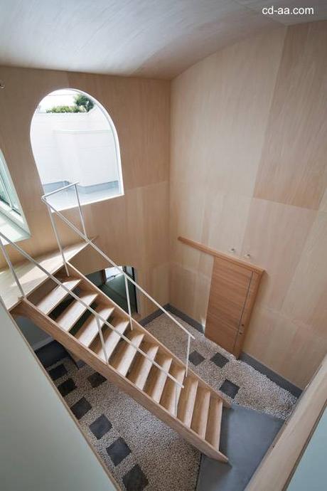 Casa minimalista de dos pisos en Japón.