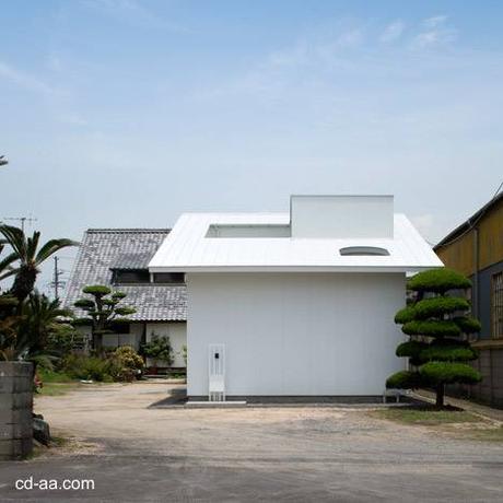 Casa minimalista de dos pisos en Japón.