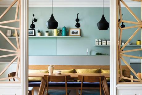 Un aire chic setentero. Vivienda en Paris celosia madera comedor