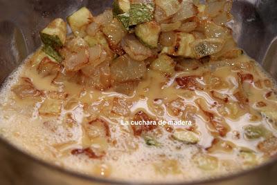 TORTILLA ESPAÑOLA CON CEBOLLA Y CALABACIN
