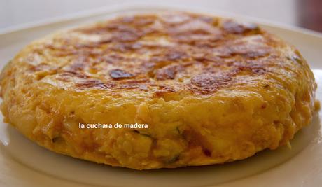 TORTILLA ESPAÑOLA CON CEBOLLA Y CALABACIN