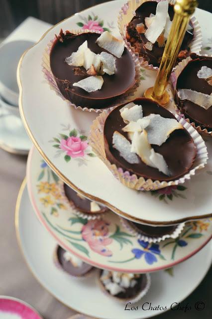 Petit fours de chocolate, arroz inflado y coco tostado