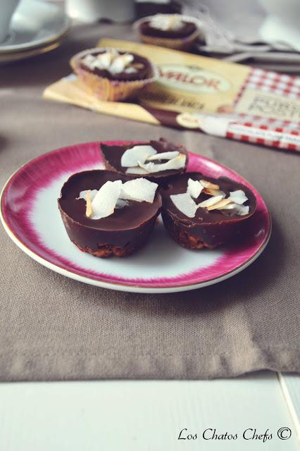 Petit fours de chocolate, arroz inflado y coco tostado
