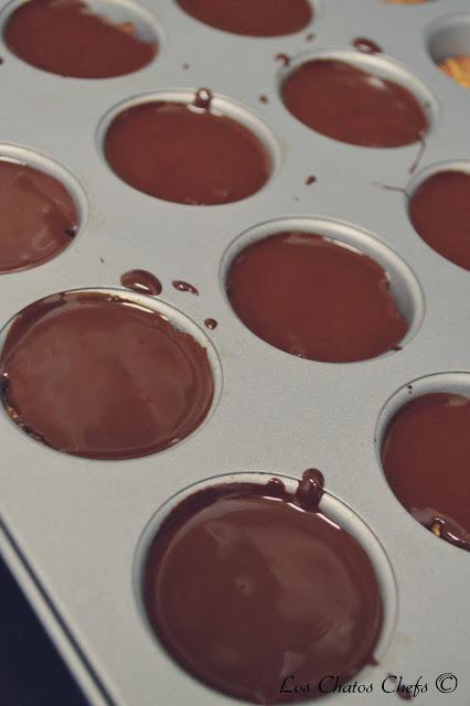Petit fours de chocolate, arroz inflado y coco tostado
