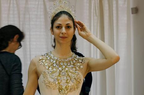 Lorenzo Caprile diseña una  joya de vestuario para el Staatsballet Berlin