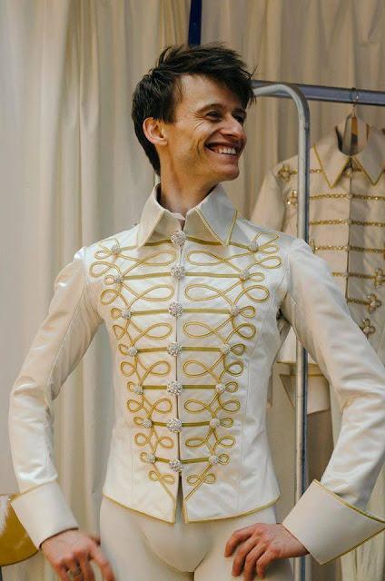 Lorenzo Caprile diseña una  joya de vestuario para el Staatsballet Berlin