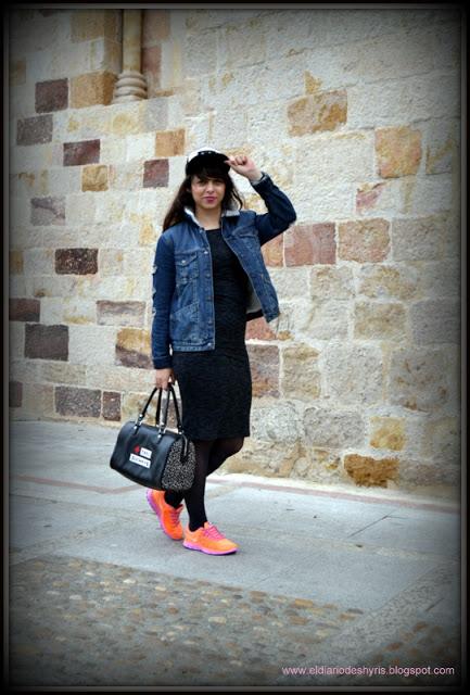 SNEAKERS+ DRESS