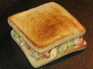 SÁNDWICH DE POLLO CON AGUACATE