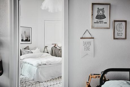 Lámpara de plumas en la cocina Eos Lampshade VITA diseño interiores decoración interiores decoración cocinas cocinas nórdicas cocinas modernas cocinas grandes blancas blog decoración nórdica 