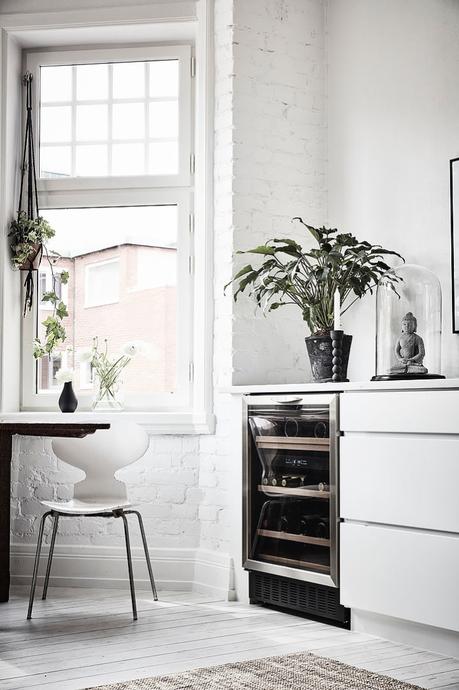 Lámpara de plumas en la cocina Eos Lampshade VITA diseño interiores decoración interiores decoración cocinas cocinas nórdicas cocinas modernas cocinas grandes blancas blog decoración nórdica 