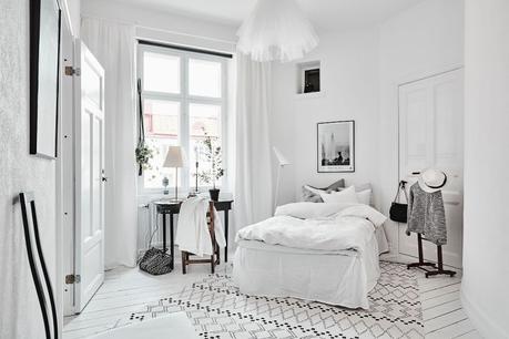 Lámpara de plumas en la cocina Eos Lampshade VITA diseño interiores decoración interiores decoración cocinas cocinas nórdicas cocinas modernas cocinas grandes blancas blog decoración nórdica 