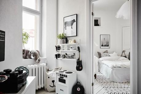 Lámpara de plumas en la cocina Eos Lampshade VITA diseño interiores decoración interiores decoración cocinas cocinas nórdicas cocinas modernas cocinas grandes blancas blog decoración nórdica 