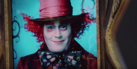 Johnny Depp sorprende a los viandantes en esta valla disfrazado del Sombrero Loco